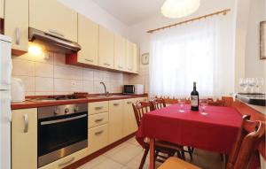 Beautiful Apartment In Pag With Kitchen
