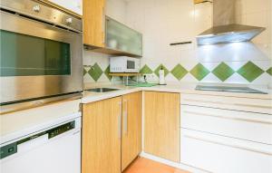 2 Bedroom Lovely Apartment In Cordoba