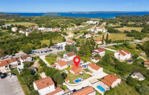 2 Bedroom Awesome Home In Valbandon