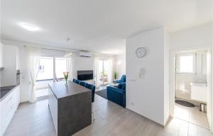 2 Bedroom Nice Apartment In Trogir