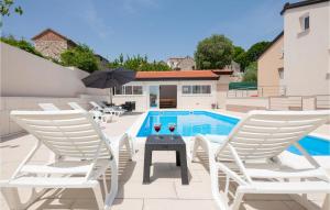 Gorgeous Home In Lokvicici With Wifi