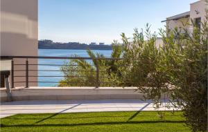 2 Bedroom Stunning Apartment In Omisalj