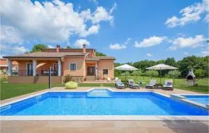 Two-Bedroom Holiday Home In Tinjan - Barat