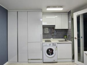 D Studio room at Soongsil Univ Entrance Station