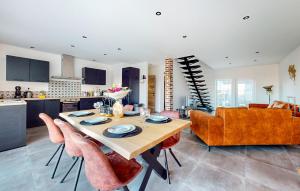 Maisons de vacances 3 Bedroom Beautiful Home In Charnois : photos des chambres