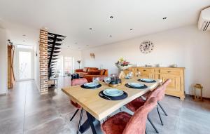 Maisons de vacances 3 Bedroom Beautiful Home In Charnois : photos des chambres