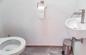 Maisons de vacances 3 Bedroom Beautiful Home In Charnois : Maison de Vacances 3 Chambres 