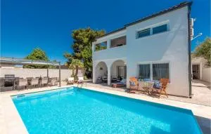 Beautiful Home In Vrsi Mulo With Sauna - Kod Mula