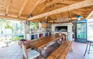 1 Bedroom Beautiful Apartment In Lopar