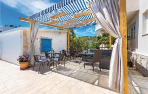 9 Bedroom Nice Home In Tribunj