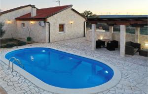 Awesome Home In Pridraga With Wifi
