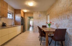 Awesome Home In Pridraga With Wifi 