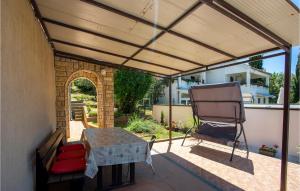 2 Bedroom Awesome Apartment In Njivice