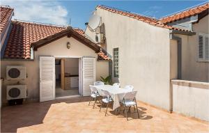 Two-Bedroom Apartment In Cavtat