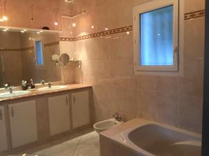 Villas Magnifique villa avec piscine en Provence Verte : photos des chambres
