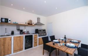 Two-Bedroom Apartment In Mokosica