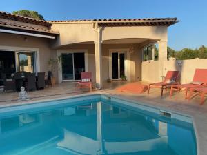 Villas Magnifique villa avec piscine en Provence Verte : photos des chambres