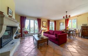 Maisons de vacances Awesome Home In Paradou : photos des chambres