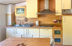 Stunning Apartment In Penne With Wifi