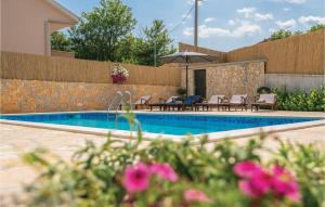 Lovely Home In Zmijavci With Wifi