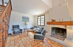 Maisons de vacances Awesome Home In Saint-Pierre-De-Vassol : photos des chambres