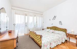 3 Bedroom Stunning Apartment In Lovran