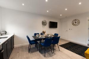 Woodside Park 3 Bedroom Apartments with Parking