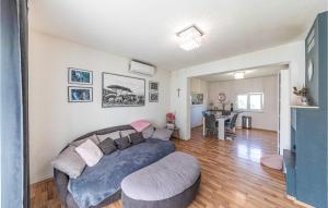 6 Bedroom Gorgeous Home In Drnis