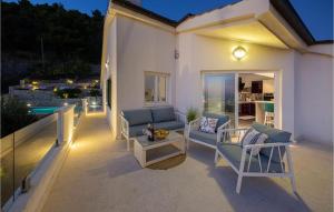 Four-Bedroom Holiday Home In Klis