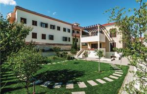 Two-Bedroom Apartment In Zadar