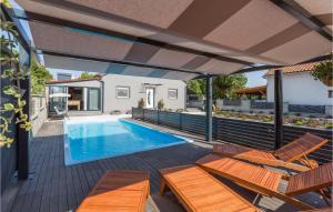 Beautiful Home In Peroj With Wifi 