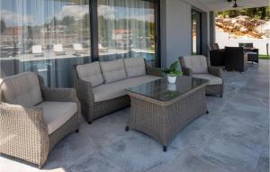 Stunning Home In Blace