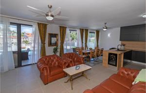 Stunning Home In Blace 