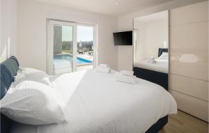 Pet Friendly Home In Babici