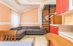 1 Bedroom Stunning Apartment In Fazana 