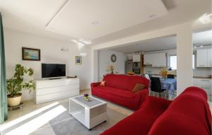Stunning Home In Fradelani With Wifi 
