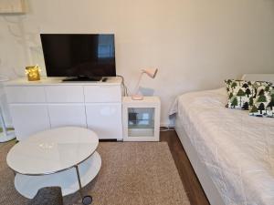 Green studio near city center, free Wi-Fi & parking
