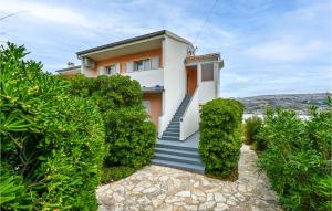 Beach Front Apartment In Pag With Wifi 