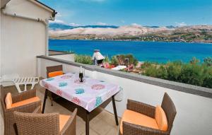 Beach Front Apartment In Pag With Wifi 