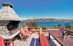Beach Front Apartment In Pag With Wifi