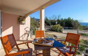 Gorgeous Apartment In Cres With Wifi