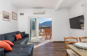 Gorgeous Apartment In Cres With Wifi 