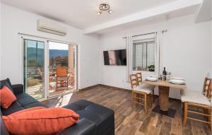 Gorgeous Apartment In Cres With Wifi