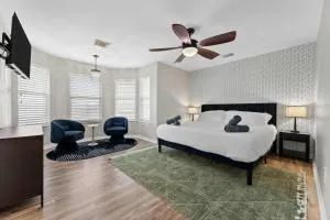 Luxurious Home with Huge Pool - Willis