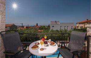 Gorgeous Home In Tar With Wifi