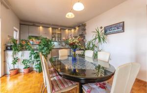 Three-Bedroom Apartment In Plano