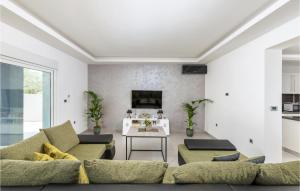 Five-Bedroom Holiday Home In Fazana