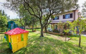 4 Bedroom Cozy Home In Fazana 