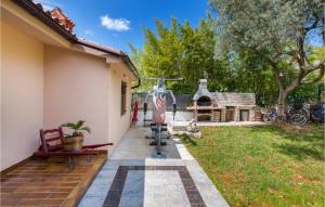 4 Bedroom Cozy Home In Fazana