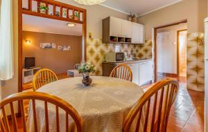 Amazing Apartment In Banjole With Wifi